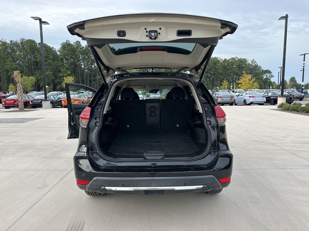 2020 Nissan Rogue SV 22