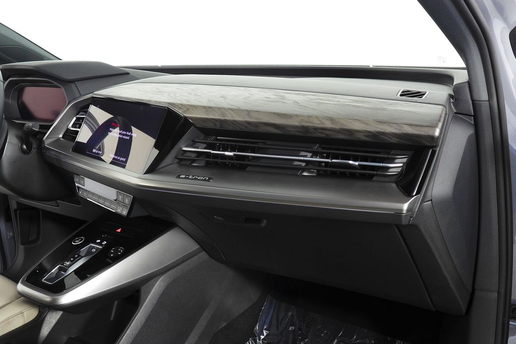 Thumbnail: 2023 Audi Q4 e-tron - 14