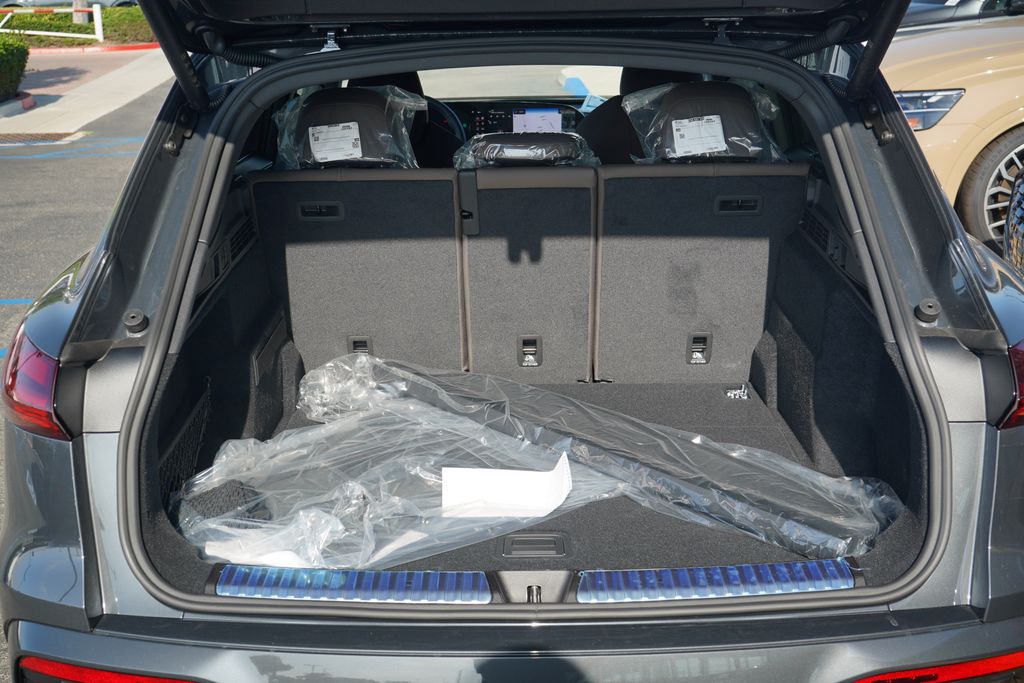 Thumbnail: 2025 Audi Q5 - 12