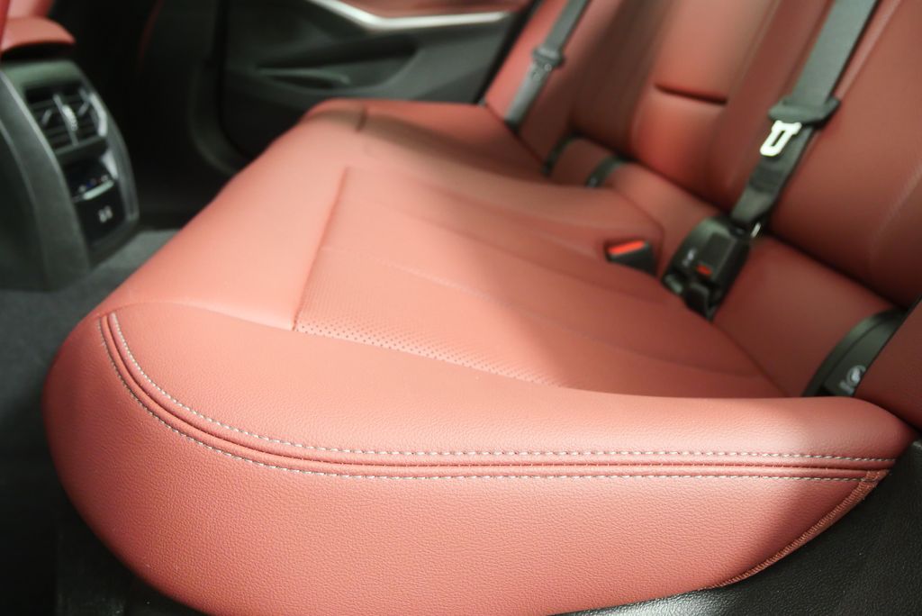 Thumbnail: 2025 BMW 3 Series - 15