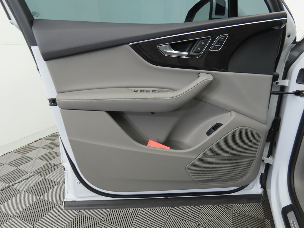 Thumbnail: 2021 Audi Q7 - 23