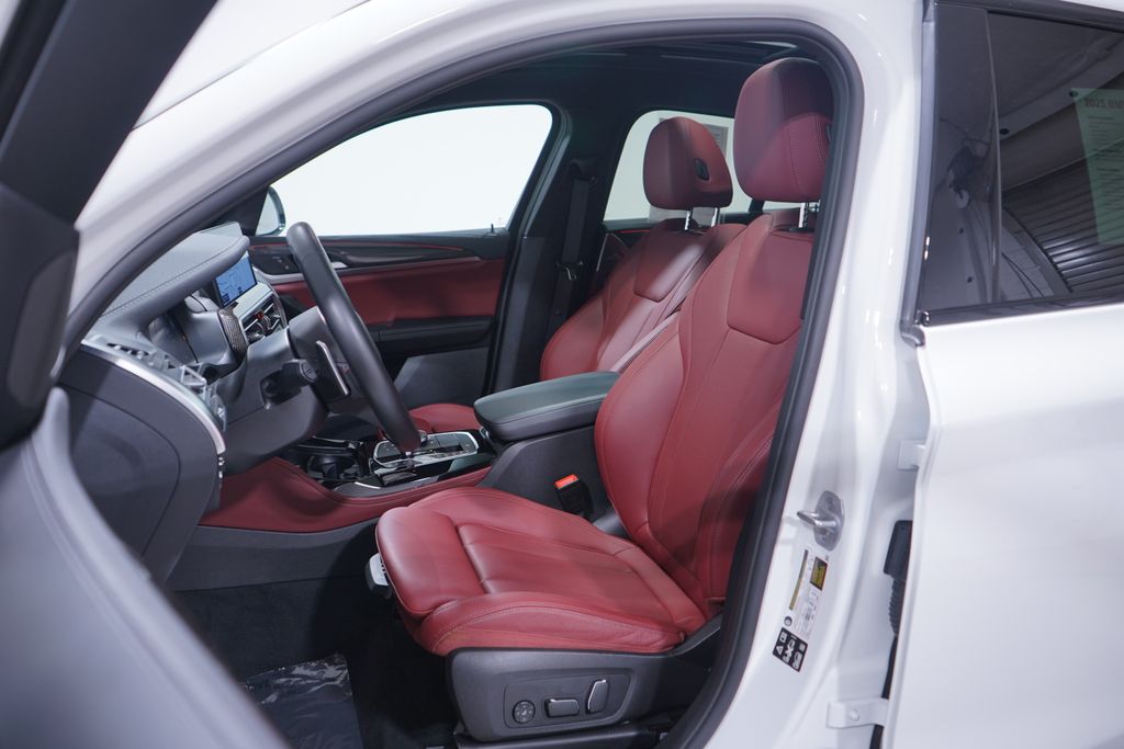 Thumbnail: 2025 BMW X4 - 7