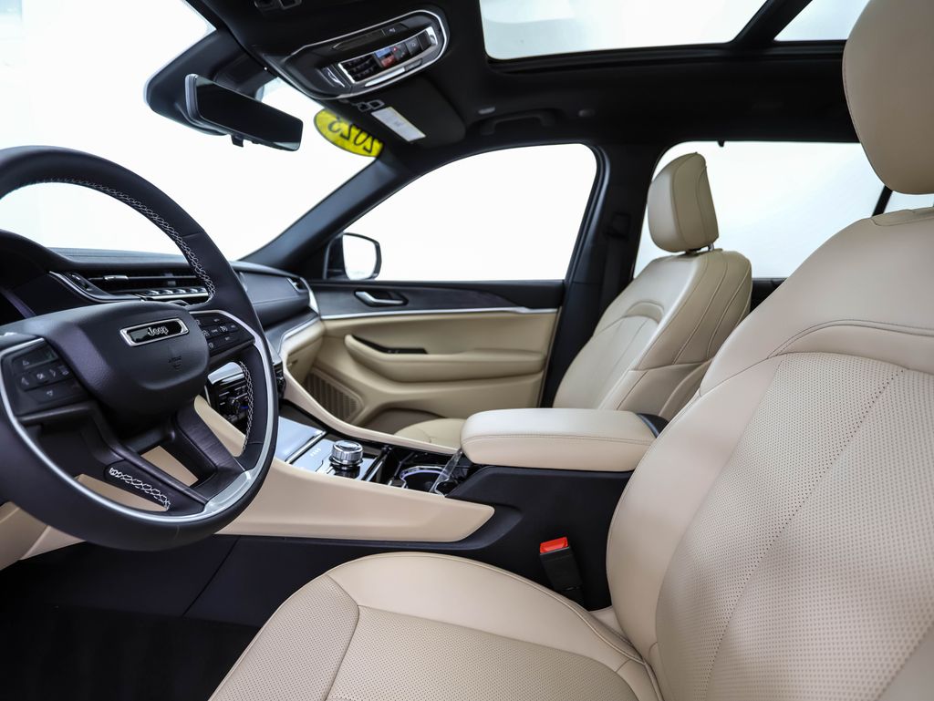 2023 Jeep Grand Cherokee L Limited Edition 10