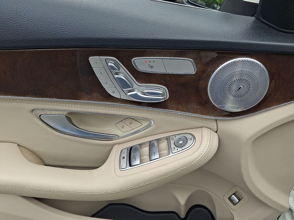 Thumbnail: 2015 Mercedes-Benz C-Class - 12