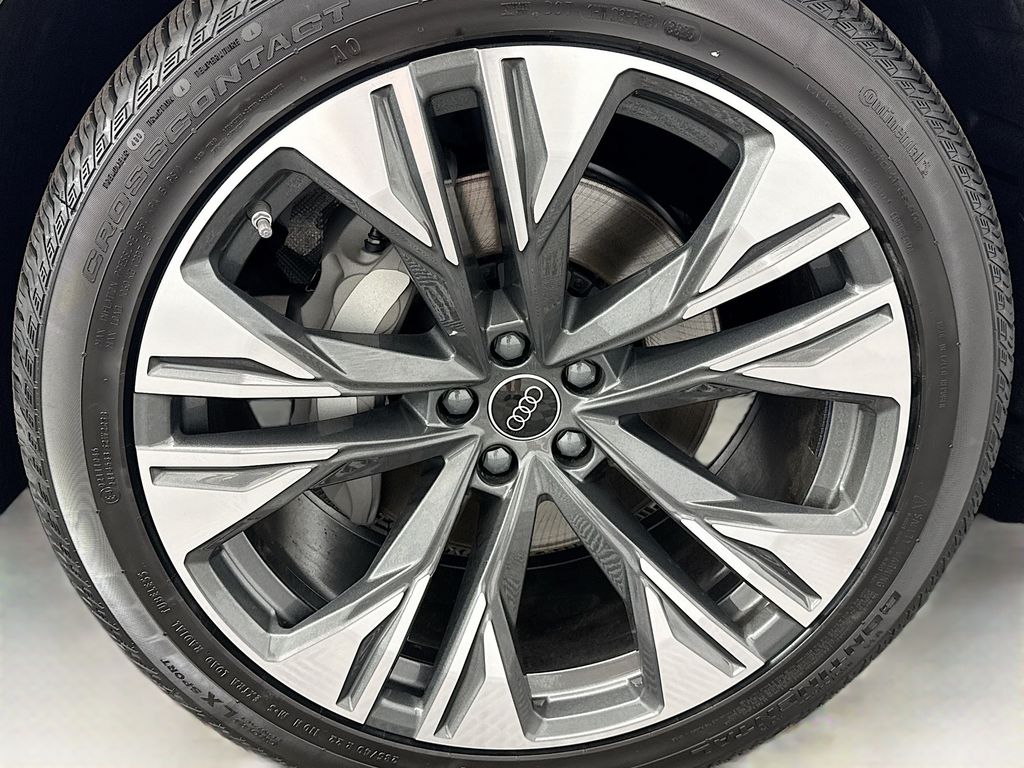 Thumbnail: 2026 Audi Q8 - 31