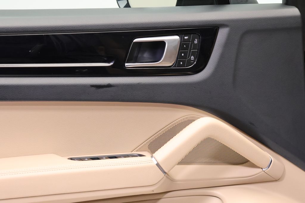 Thumbnail: 2023 Porsche Cayenne - 29