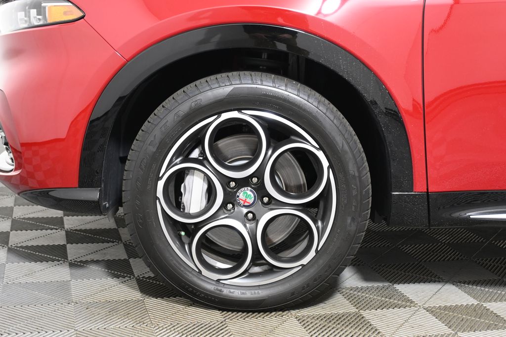 Thumbnail: 2024 Alfa Romeo Tonale - 11
