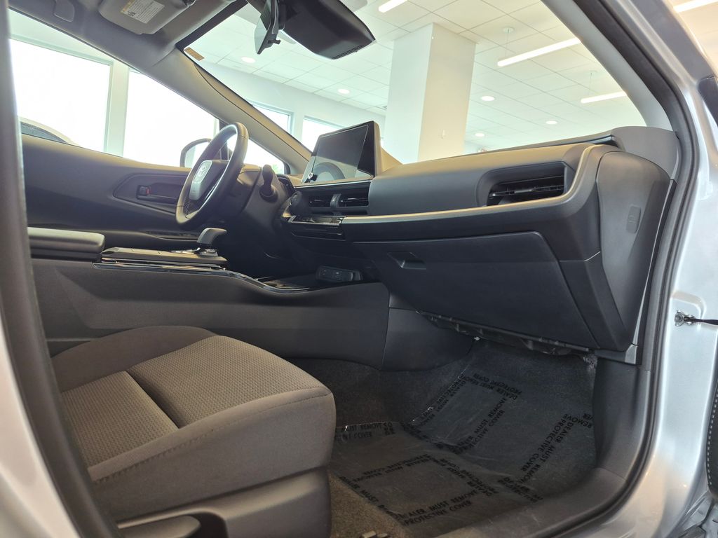 2025 Toyota Prius LE