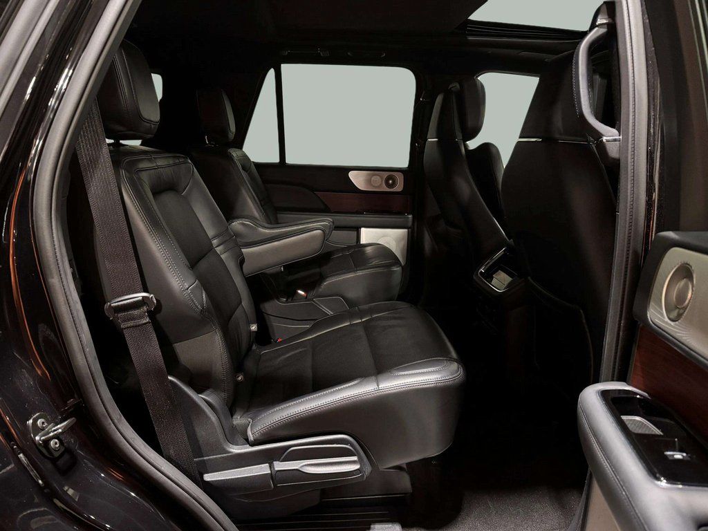 Certified Used 2023 Infinite Black Metallic Clearcoat Lincoln Reserve image 28