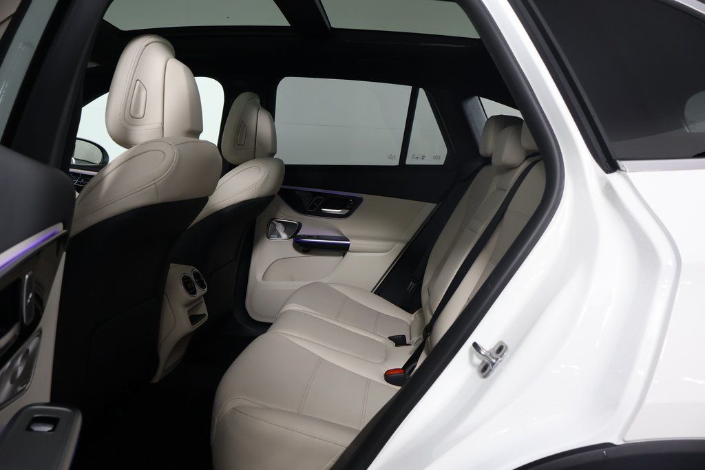 2025 Mercedes-Benz GLC 300 6