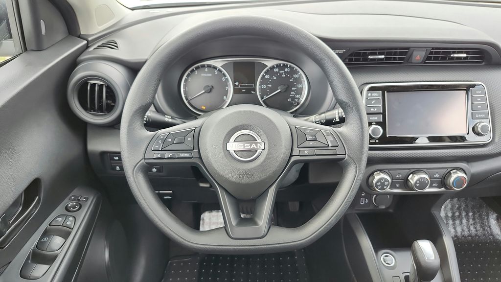 2025 Nissan Kicks Play