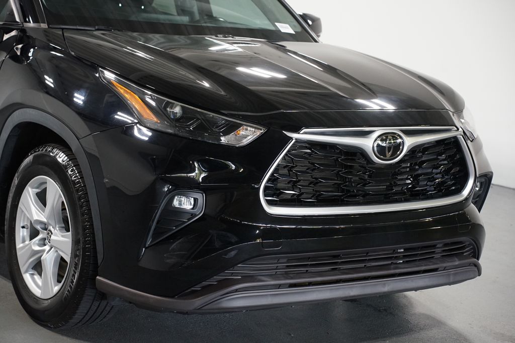Thumbnail: 2022 Toyota Highlander - 4