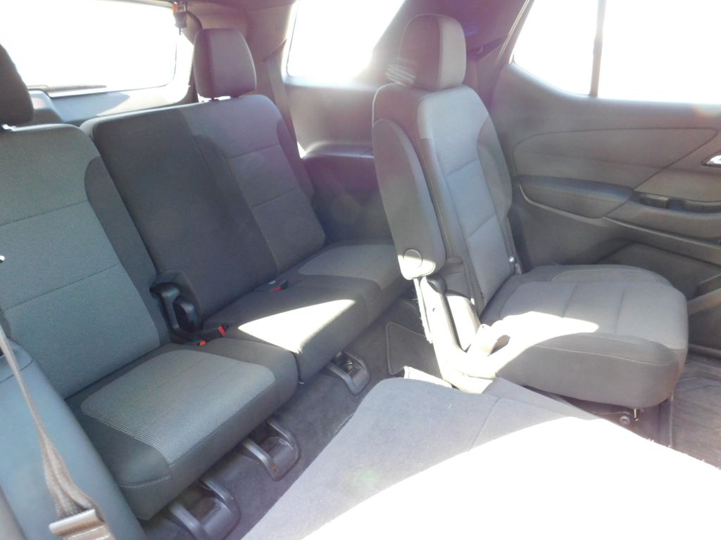 Thumbnail: 2023 Chevrolet Traverse - 5