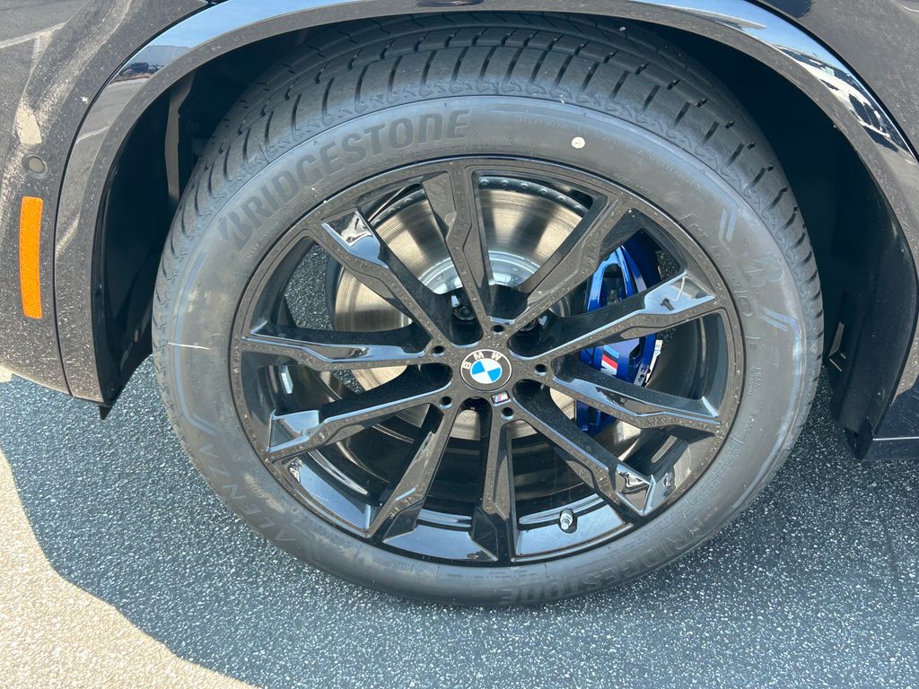 Thumbnail: 2025 BMW X4 - 9