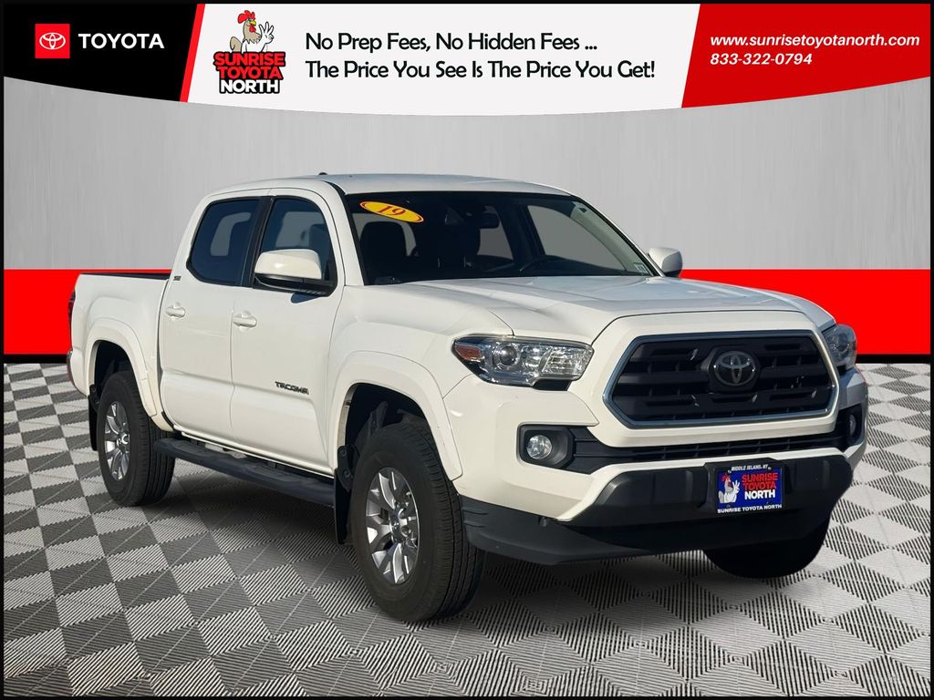 2019 Toyota Tacoma SR5's photo