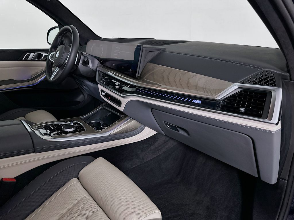 Thumbnail: 2025 BMW X7 - 31
