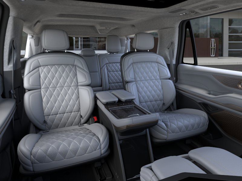 Thumbnail: 2026 Lincoln Navigator L - 11