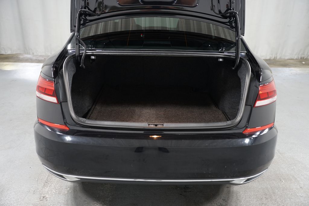 Thumbnail: 2020 Volkswagen Passat - 30
