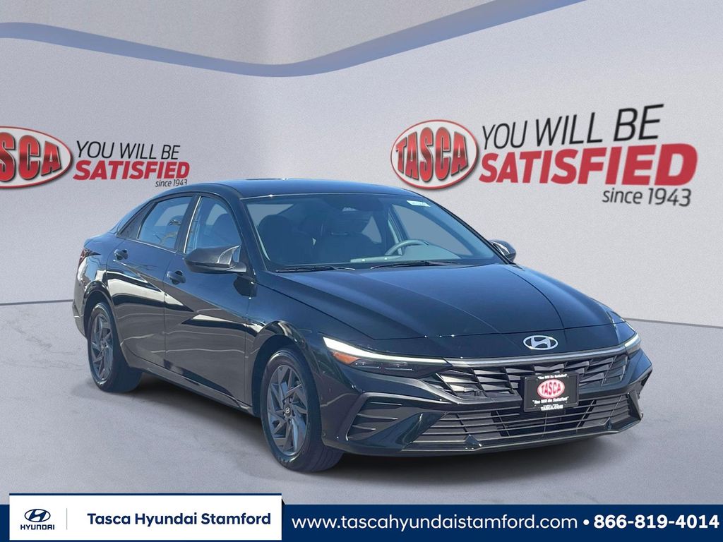 2024 Hyundai Elantra SEL FWD