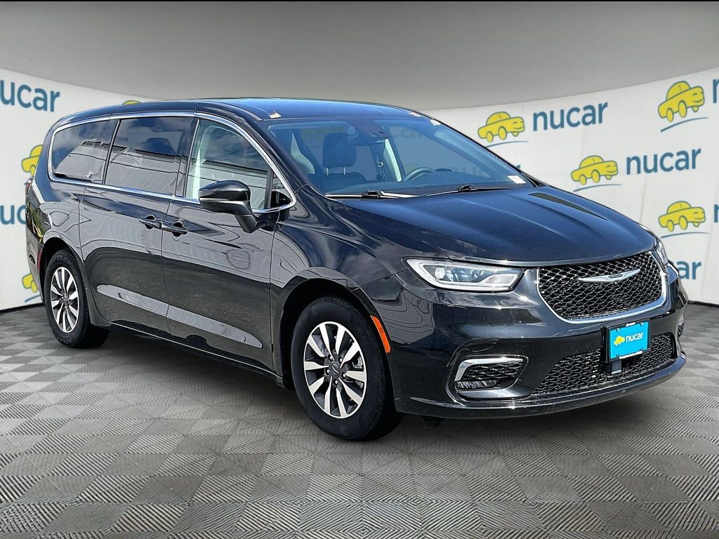 Brilliant Black Crystal Pearlcoat 2023 Chrysler Pacifica Hybrid Minivan Front-Wheel Drive Continuously Variable Transmission