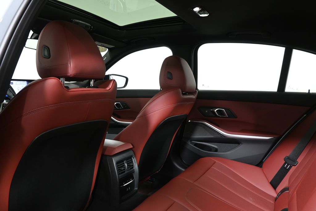 Thumbnail: 2024 BMW 3 Series - 32