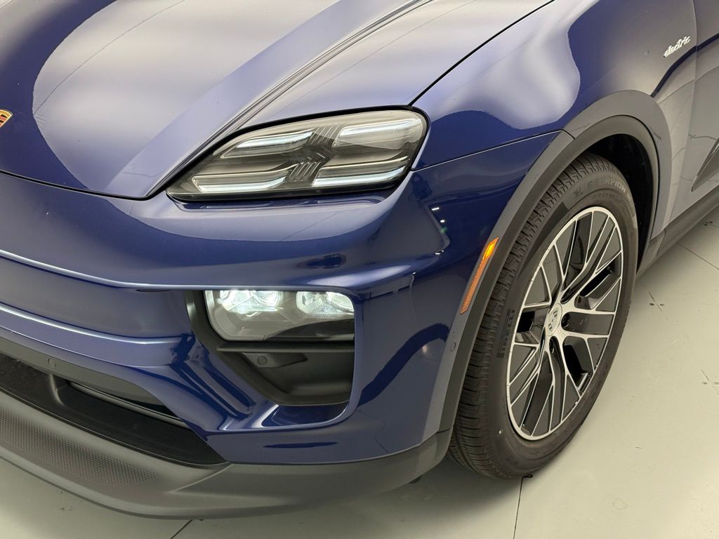 Thumbnail: 2025 Porsche Macan - 32