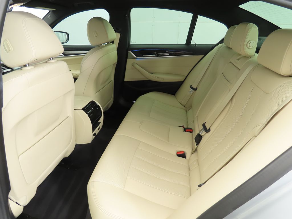 Thumbnail: 2021 BMW 5 Series - 22