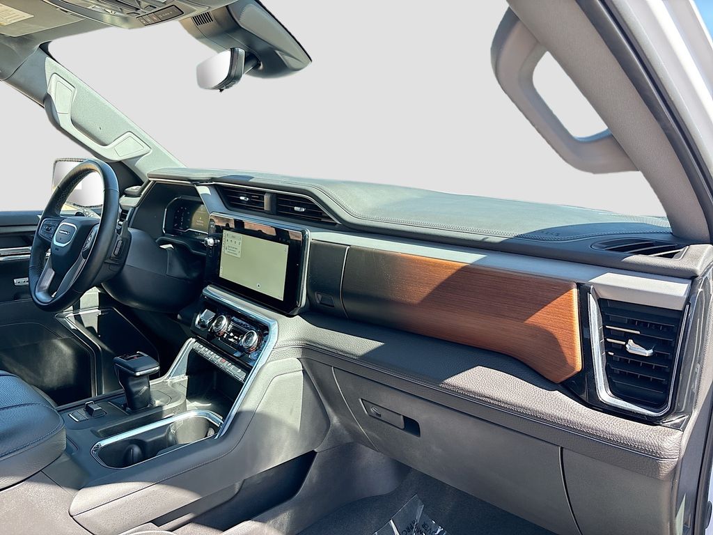 Used 2025 White GMC Denali image 31