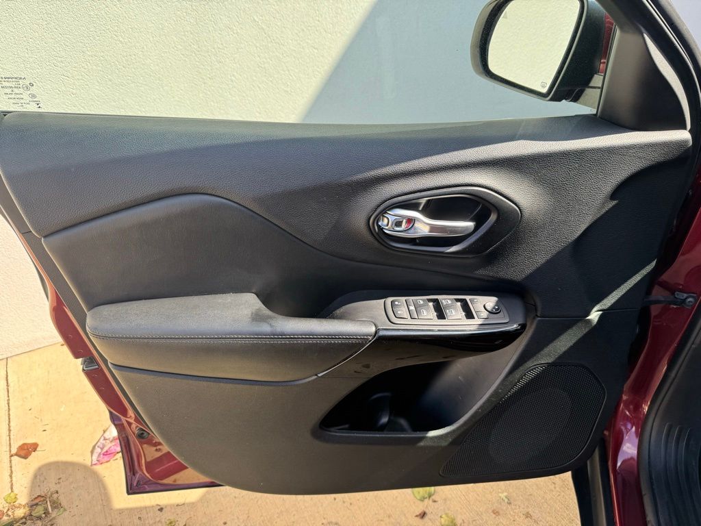 Used Car 2021 Jeep Cherokee  Altitude For Sale Under $20,000 In Georgetown, Texas