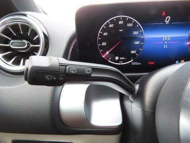 Thumbnail: 2025 Mercedes-Benz GLB - 21