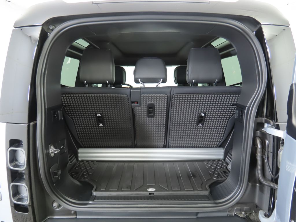 2023 Land Rover Defender 90 27