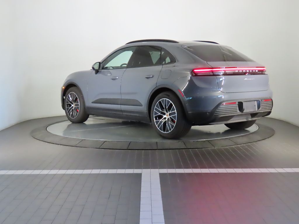 Thumbnail: 2025 Porsche Macan - 3
