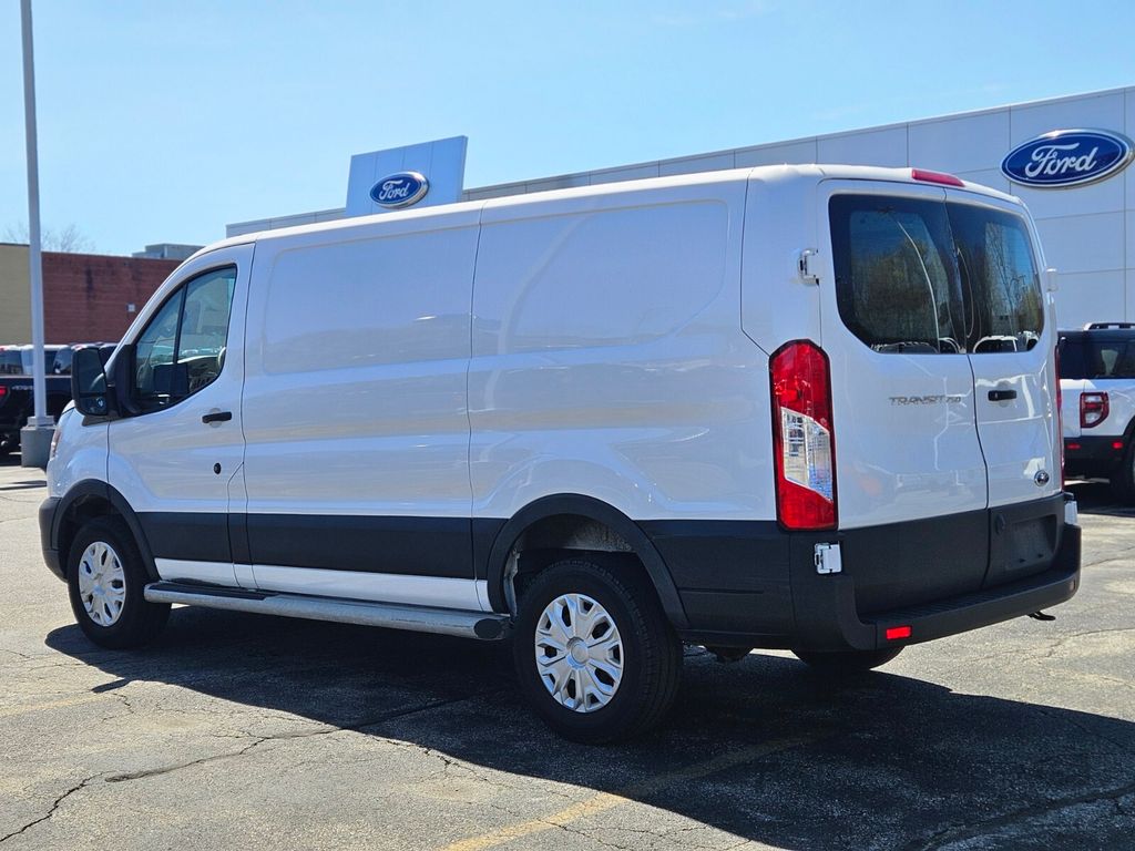 View vehicle photo 4