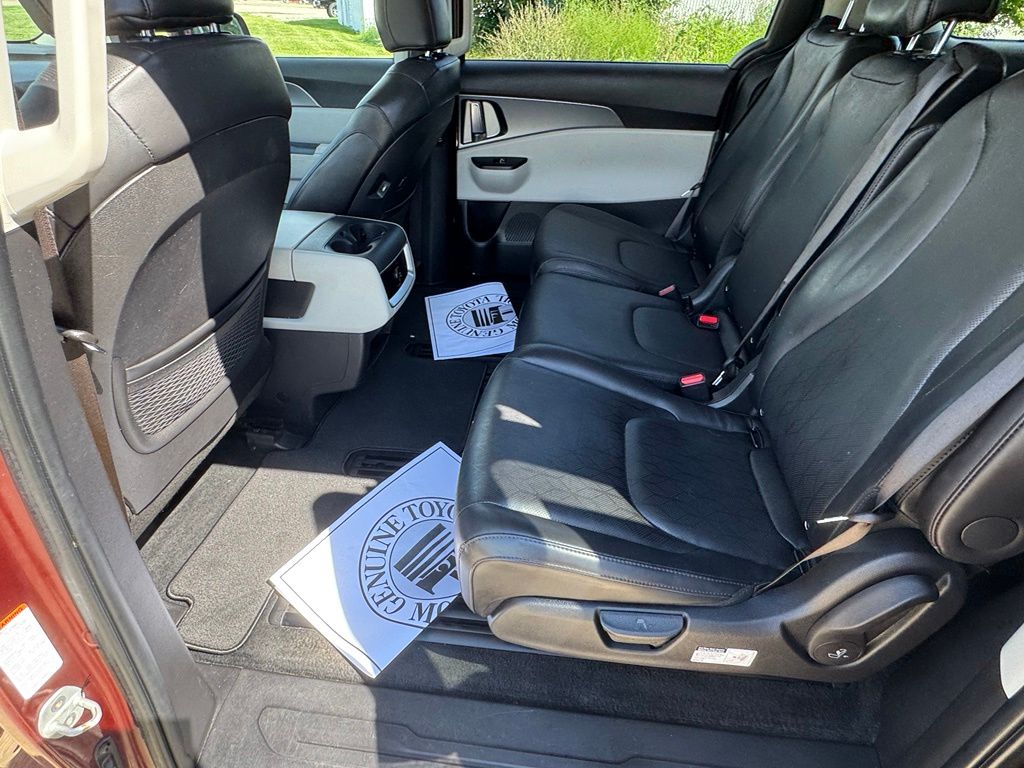 Used 2022 Kia Carnival Van