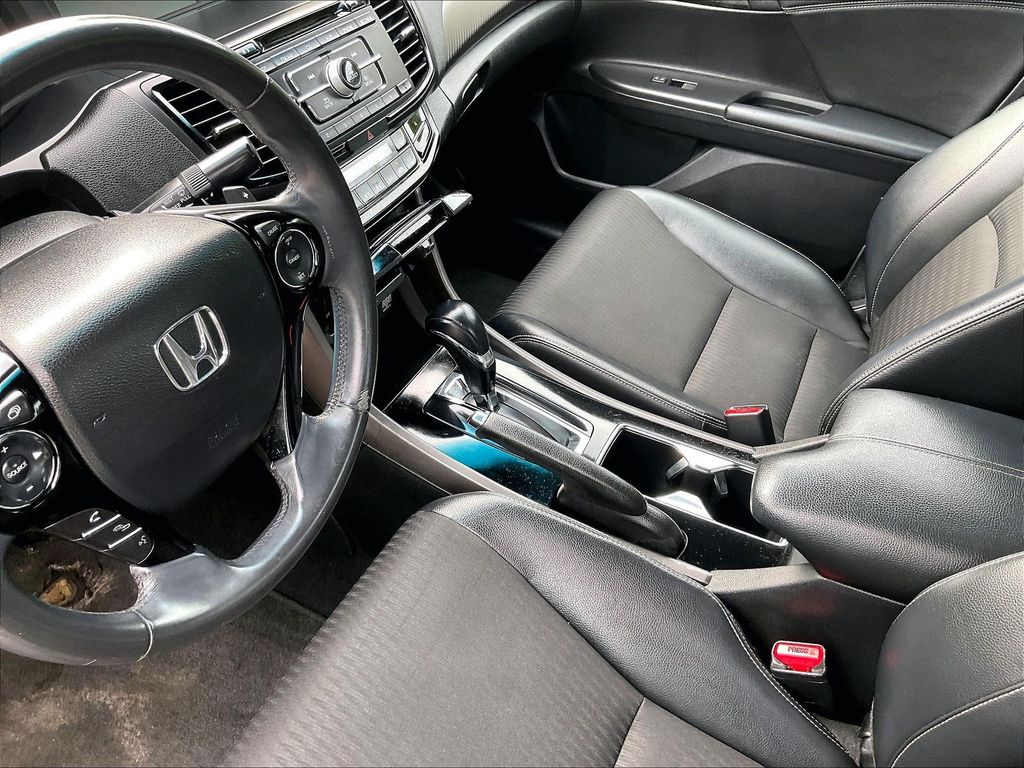 2016 Honda Accord — photo 20