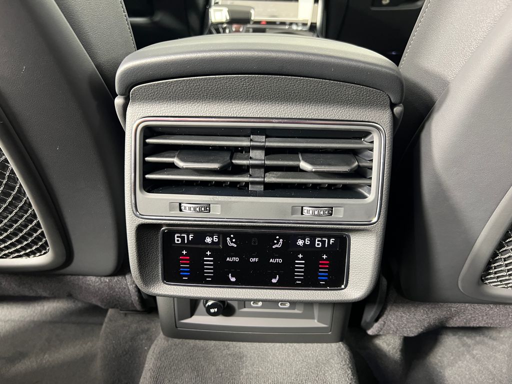 Thumbnail: 2025 Audi Q7 - 26