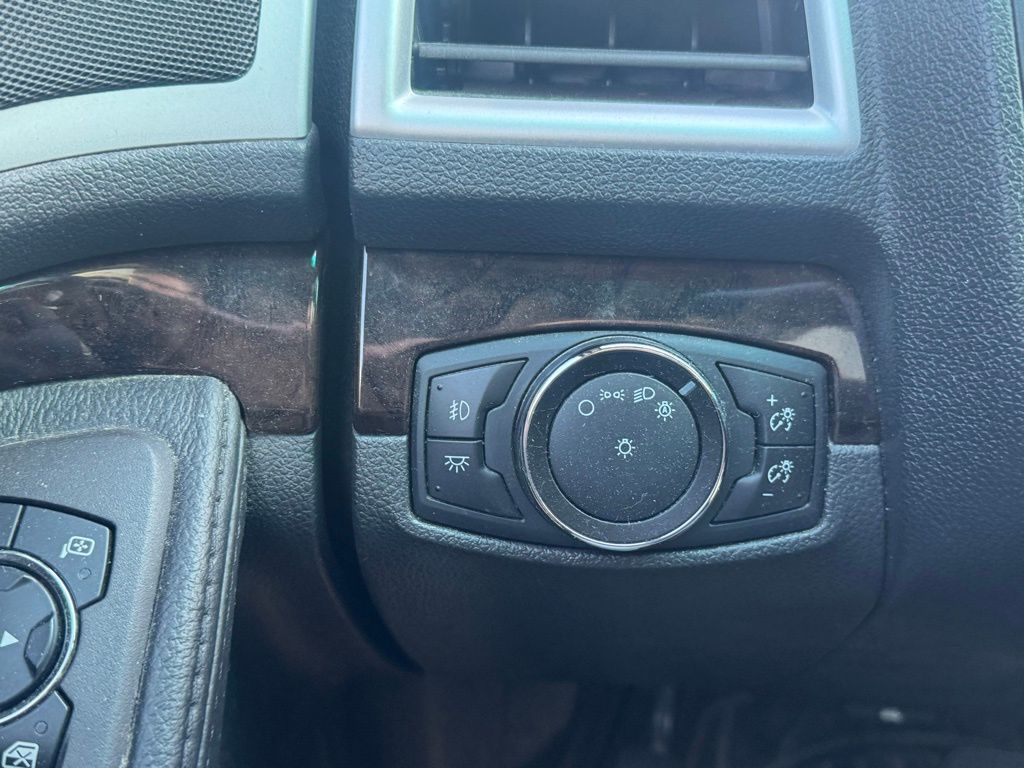 Used 2014 Silver Ford Limited image 25