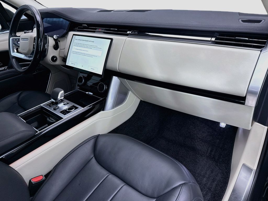 Thumbnail: 2023 Land Rover Range Rover - 16