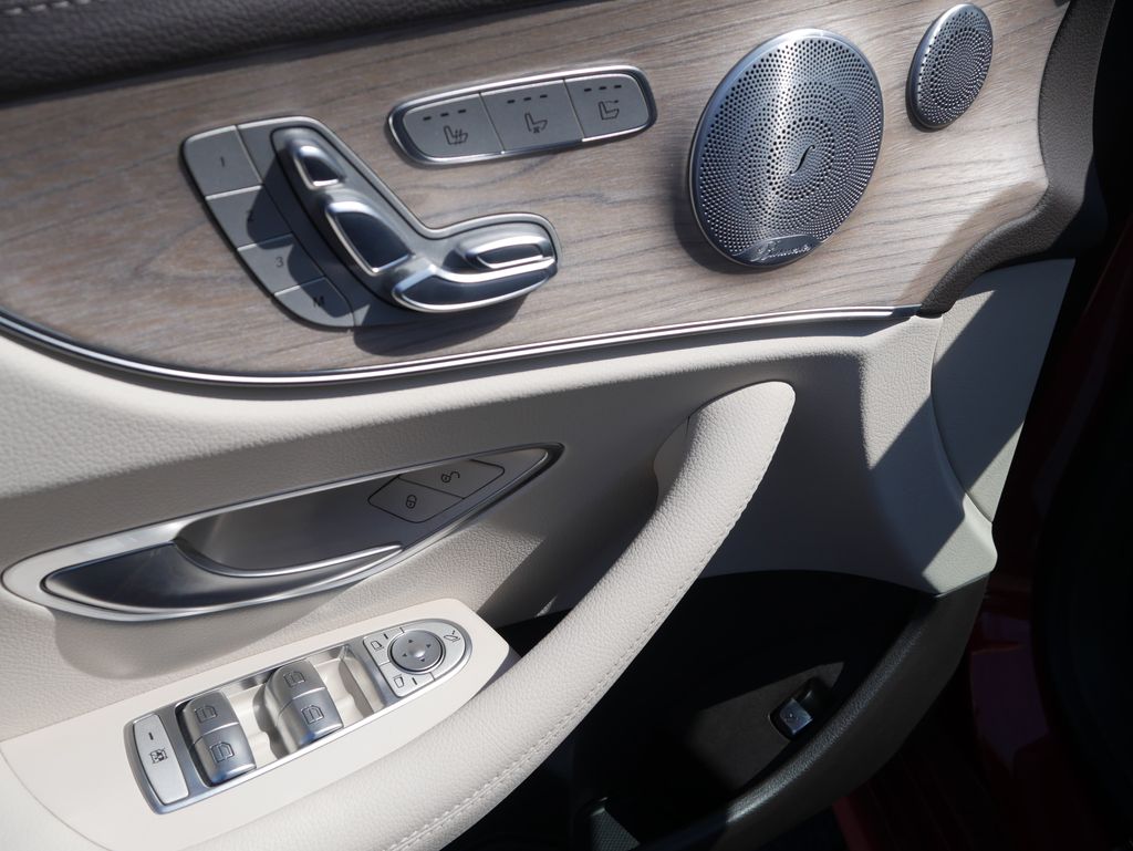 Thumbnail: 2018 Mercedes-Benz E-Class - 16