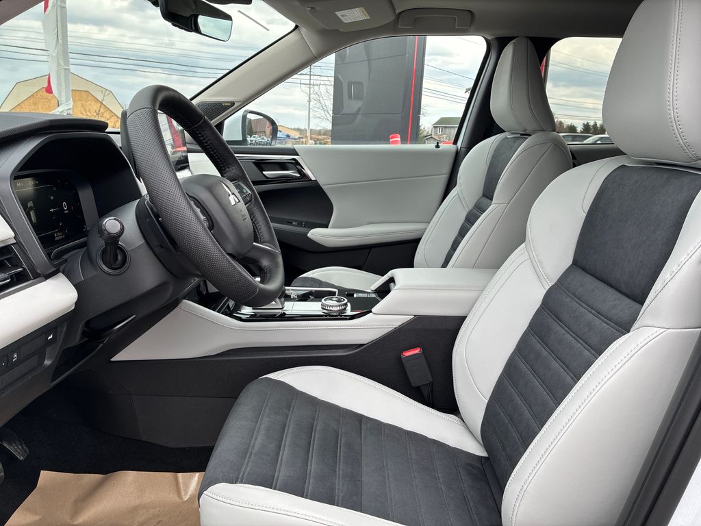 2026 Mitsubishi Outlander SE - 10