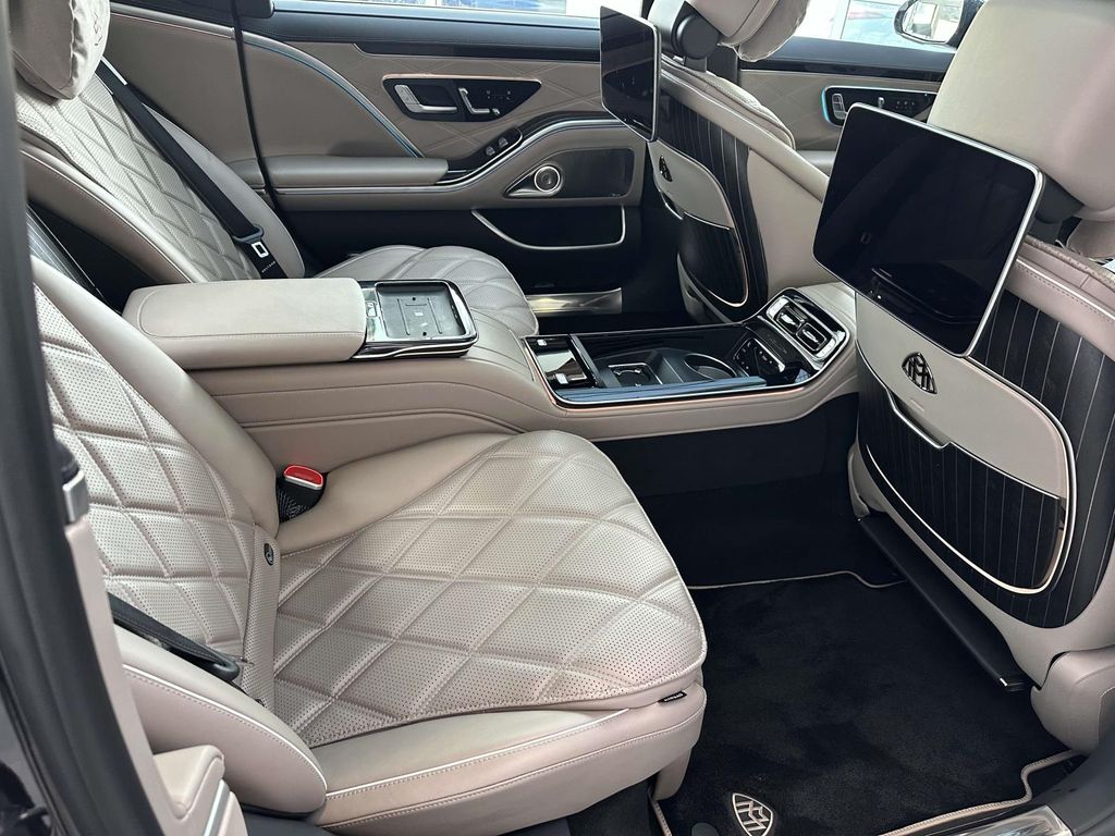 Thumbnail: 2025 Mercedes-Benz S-Class - 7