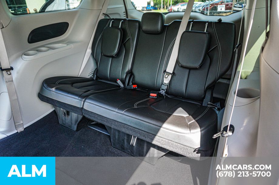 2024 Chrysler Pacifica Touring L photo 17