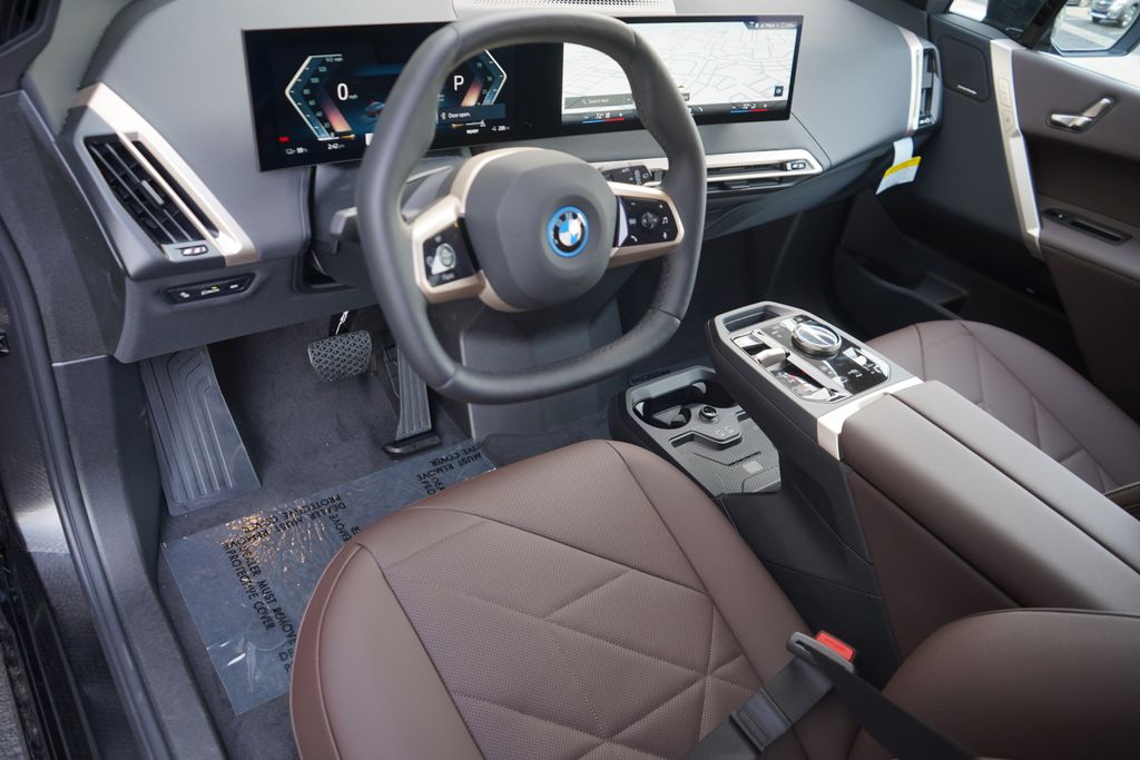 2025 BMW iX xDrive50 12