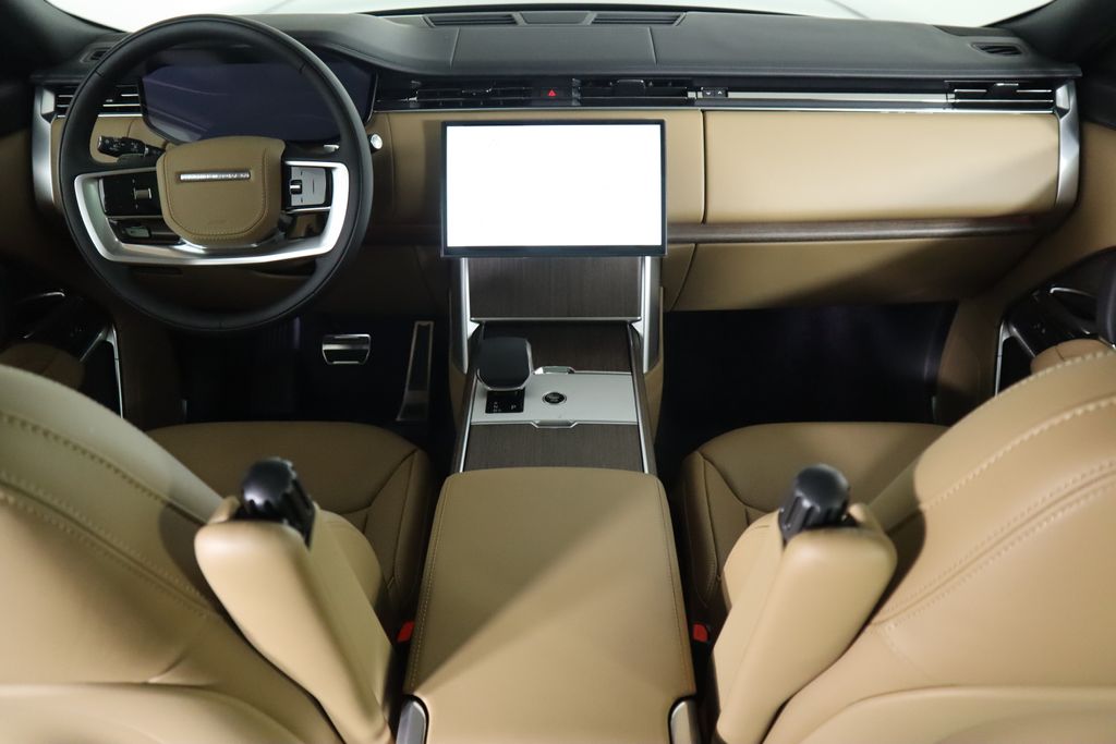 2025 Land Rover Range Rover SE 13