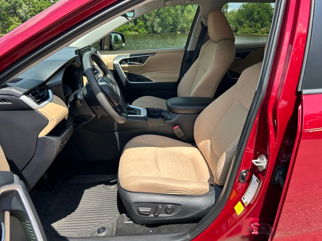 Thumbnail: 2020 Toyota RAV4 - 14