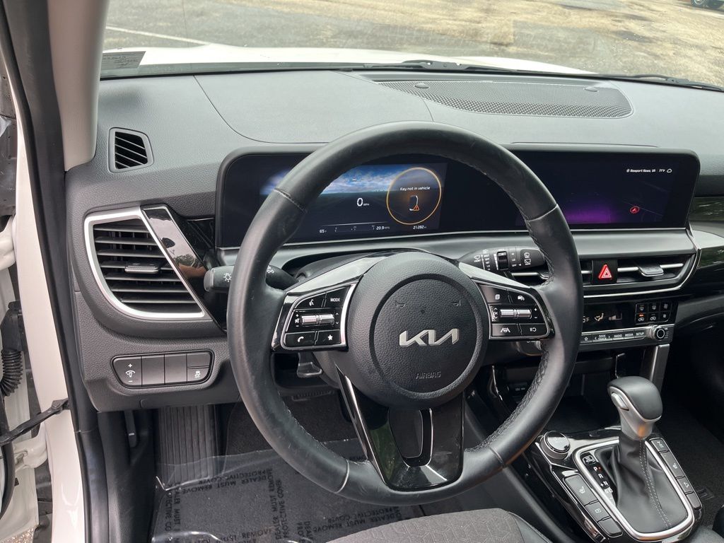 Used 2024 White Kia X-Line image 16