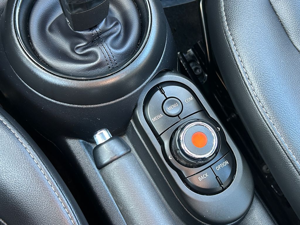 Thumbnail: 2022 MINI Cooper - 27