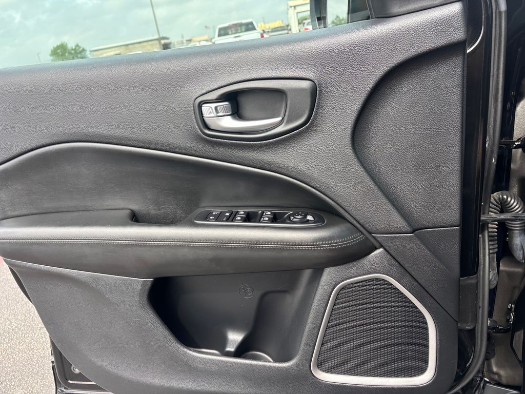 Used Car 2021 Jeep Compass  Altitude For Sale Under $25,000 In Austin, Texas