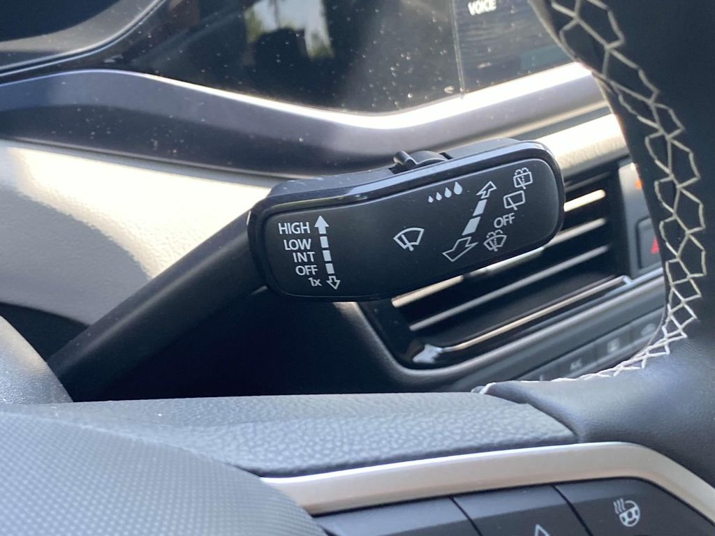 2022 Volkswagen Taos SE 29
