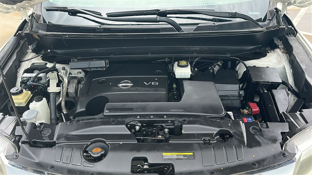 2014 Nissan Pathfinder Platinum White at Toyota of Kenner